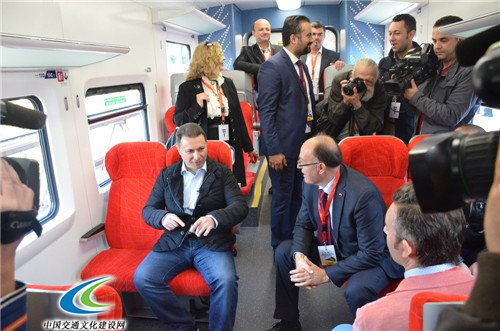 马其顿总理试乘中车株机公司动车组