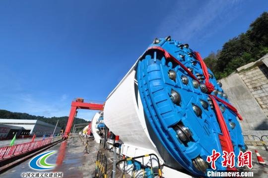 中国首台再制造TBM始发加速中国第一铁路长隧道建设