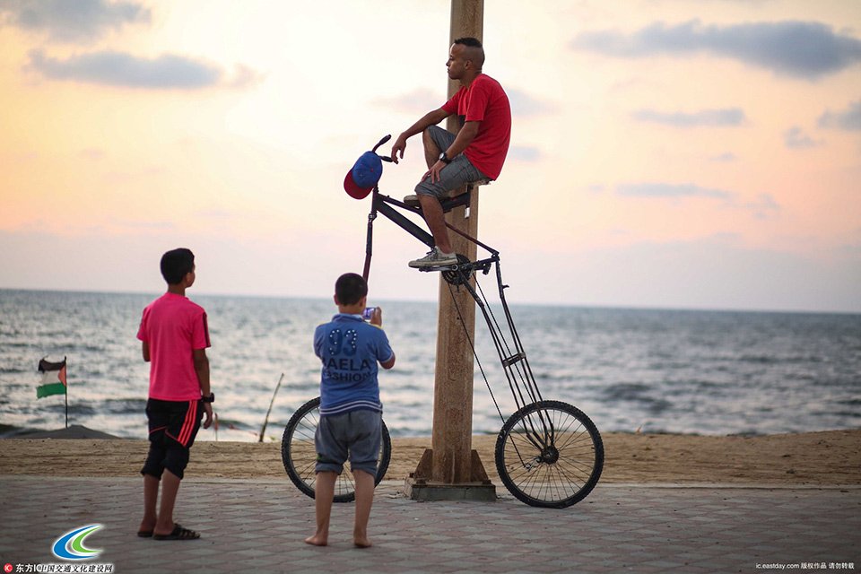 高实在是高　巴勒斯坦男子自制2米高自行车 4