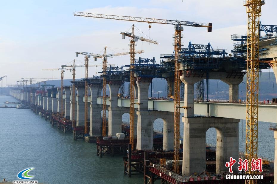 中国首座跨海峡公铁两用大桥完成桩基施工 1