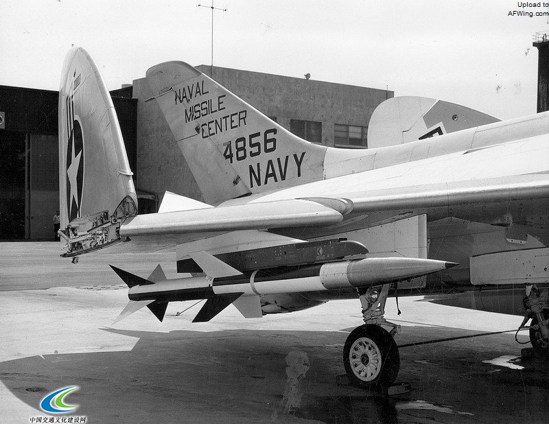 F4D“天光”战斗机上的早期“麻雀”导弹