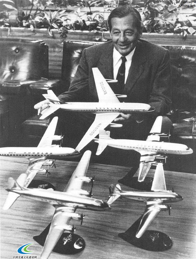 唐纳德·道格拉斯与公司的著名DC系列客机模型