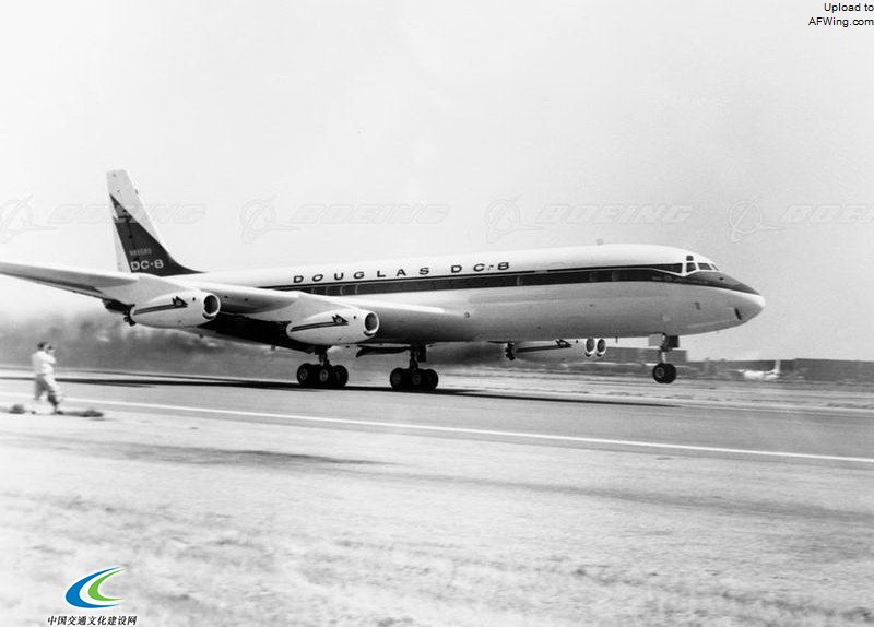 首飞中的DC-8