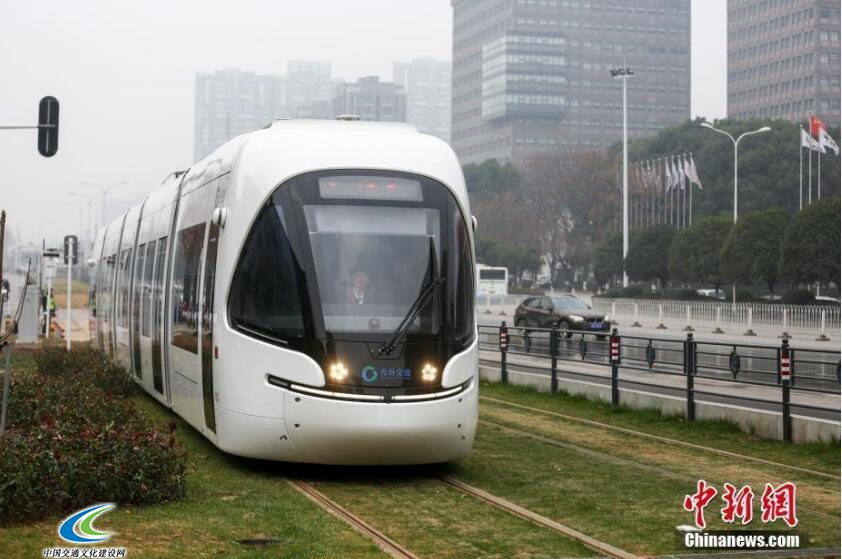 武汉“光谷量子号”有轨电车免费试乘市民挤爆 3