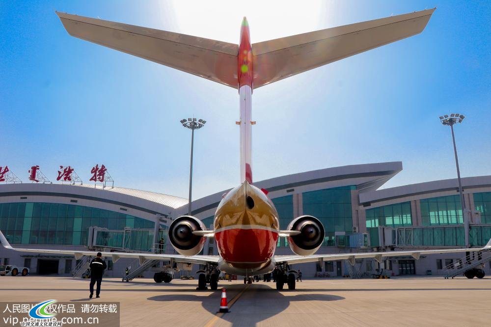 国产ARJ21-700飞机在内蒙古展示飞行首航成功【2】