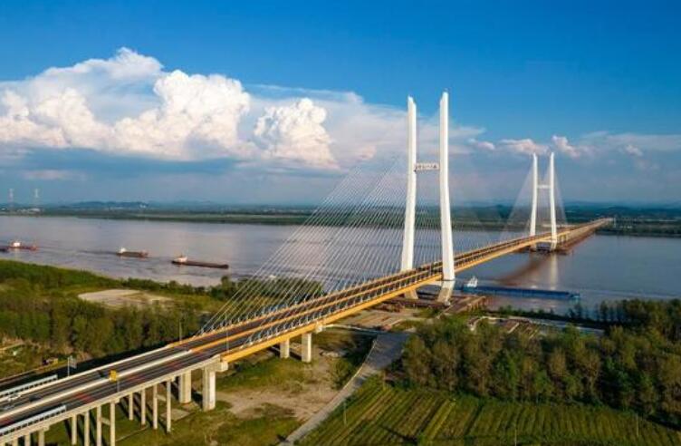 湖北：世界跨度最大的钢混组合梁斜拉桥湖北赤壁长江公路大桥正式通车